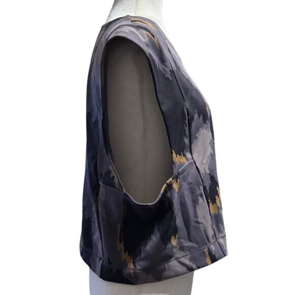 Lululemon Take The Moment Cropped Tank x Robert Geller in Size L/XL in Camo - Picture 3 of 7